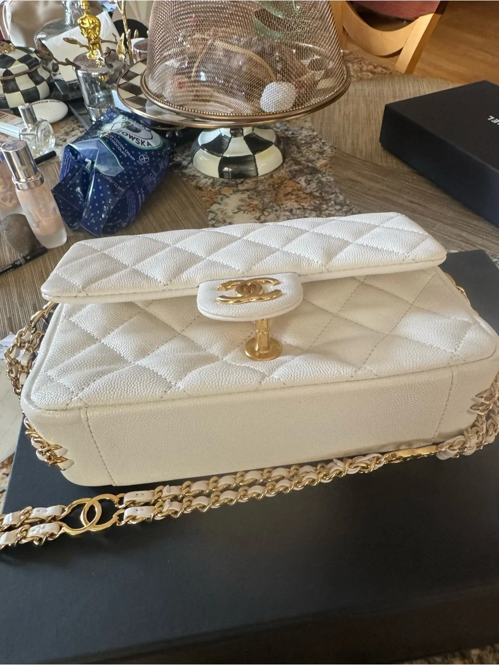 CHANEL Quilted Shoulder Bag in whire with Gold Hardware